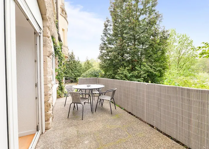 Kingsize Bett, Terrasse, Netflix, Zwei Zimmer