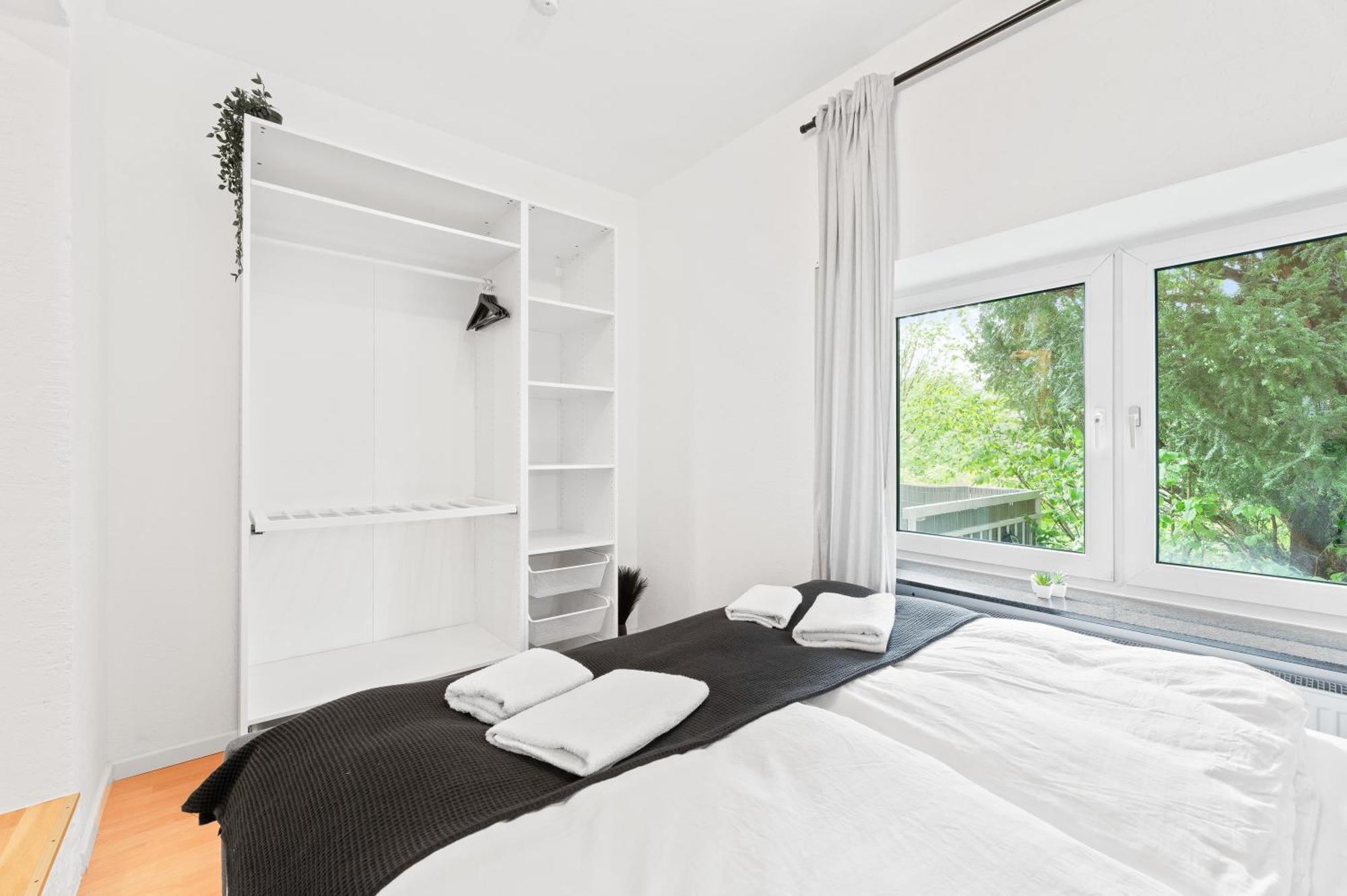 Kingsize Bett, Terrasse, Netflix, Zwei Apartment